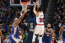 开云体育官方网站-76人惜败勇士，无缘胜利