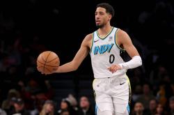 开云体育入口-步行者不敌快船，维克多26分无用