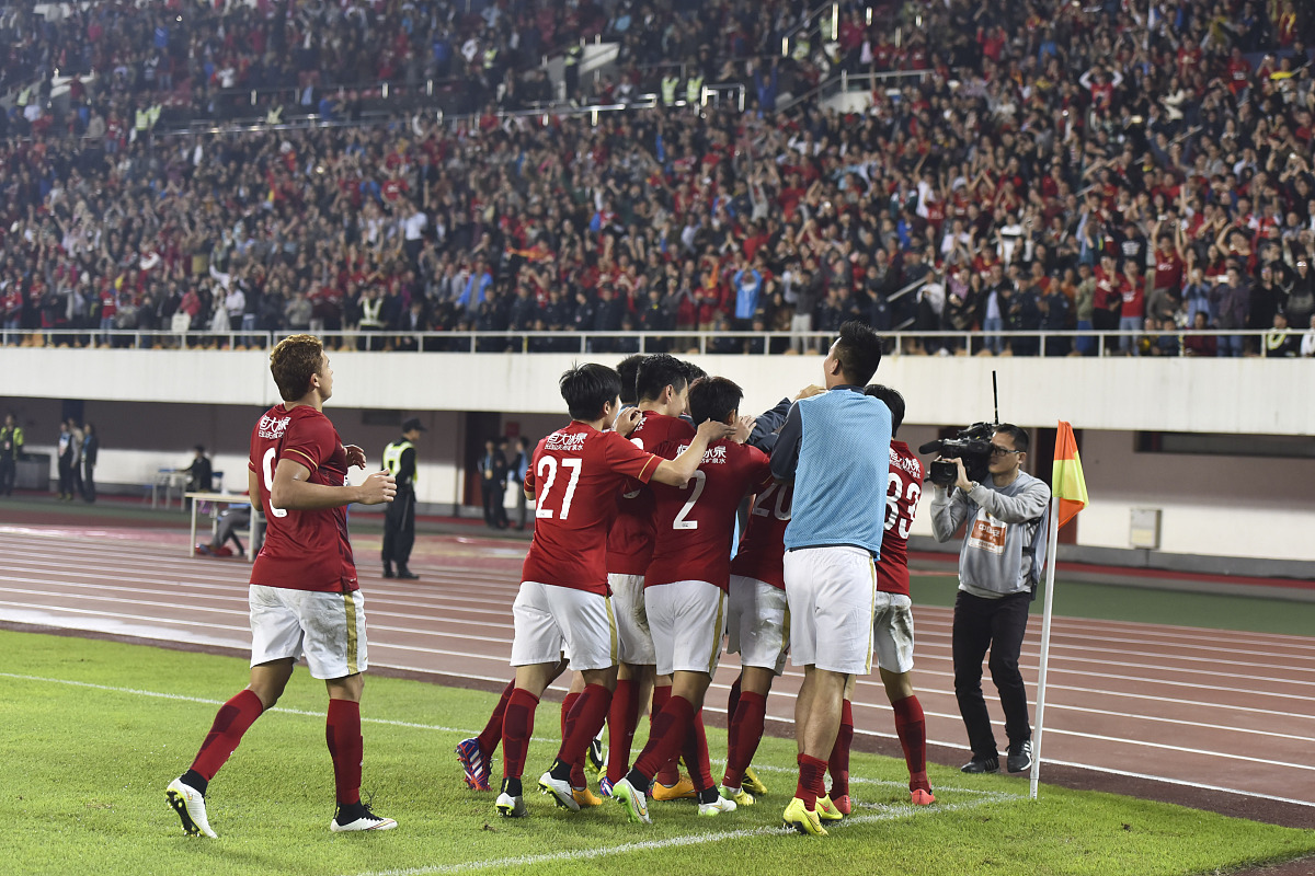 网络热议足球比赛呈现出激烈态势的简单介绍 网络热议足球比赛呈现出激烈态势的简单介绍