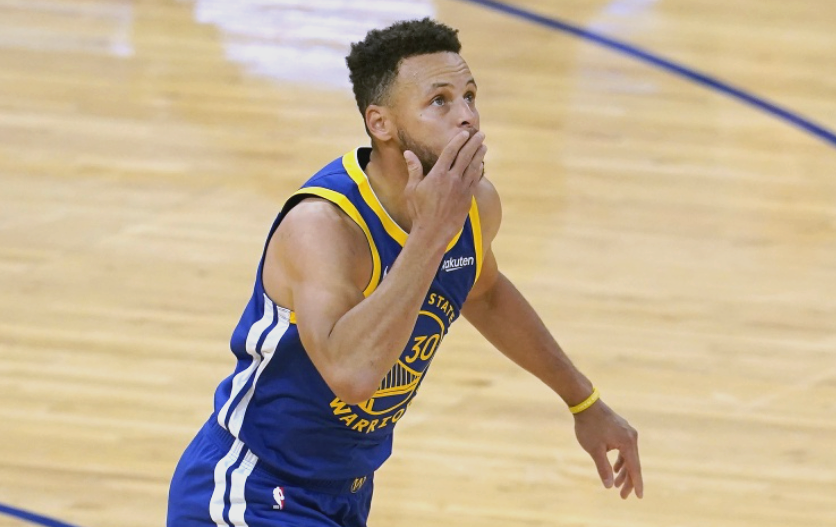 勇士大胜骑士,库里状态火爆 勇士大胜骑士,库里状态火爆