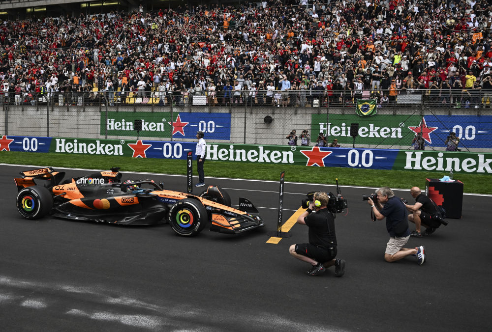 关于法拉利力克索伯车队,皮亚斯特里统治全场的信息 关于法拉利力克索伯车队,皮亚斯特里统治全场的信息